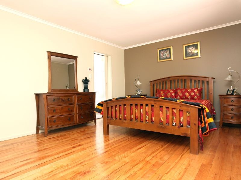 8 McCulloch Street, Curtin ACT 2605