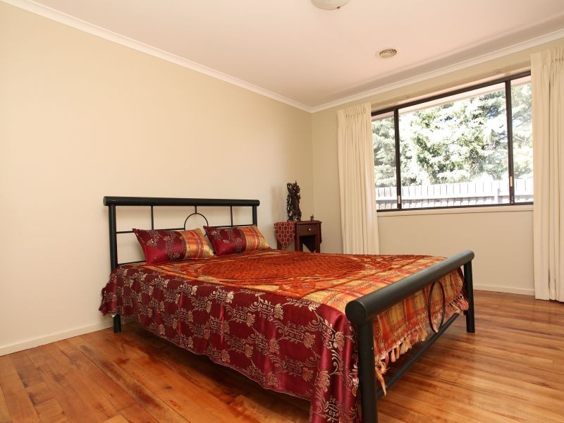8 McCulloch Street, Curtin ACT 2605