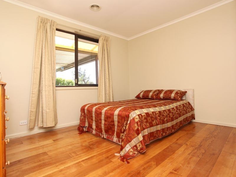 8 McCulloch Street, Curtin ACT 2605