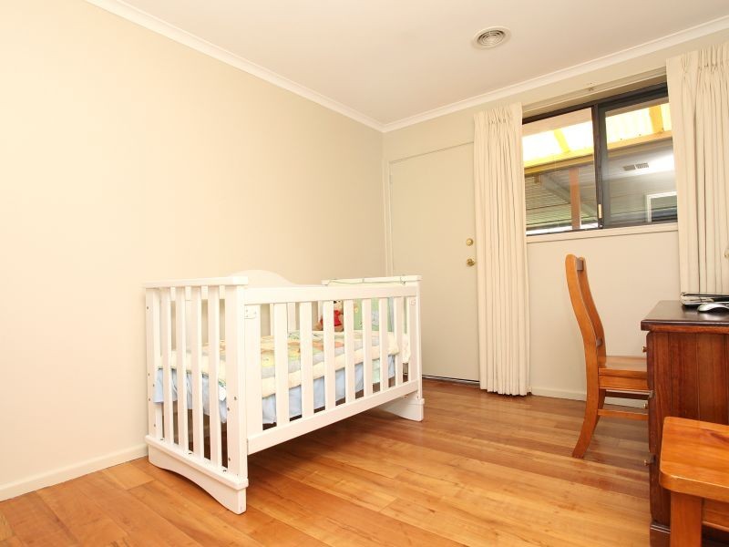8 McCulloch Street, Curtin ACT 2605