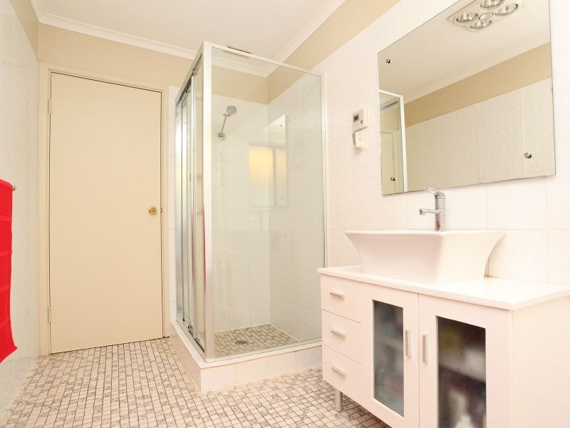 8 McCulloch Street, Curtin ACT 2605