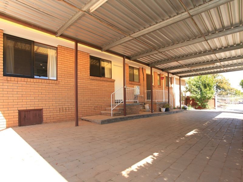 8 McCulloch Street, Curtin ACT 2605