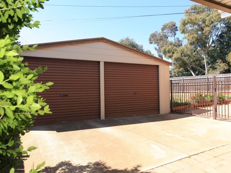 8 McCulloch Street, Curtin ACT 2605