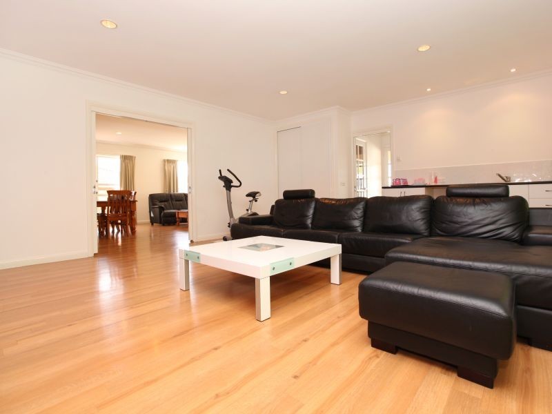 18 Douglas Waterhouse Drive, Dunlop ACT 2615