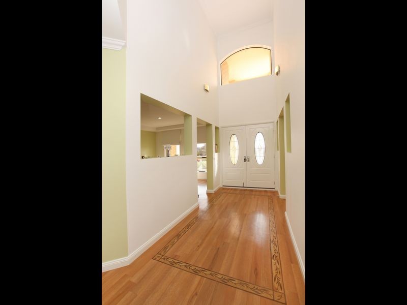 18 Douglas Waterhouse Drive, Dunlop ACT 2615