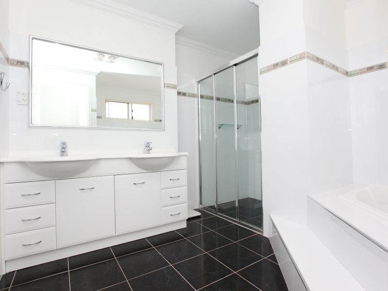 18 Douglas Waterhouse Drive, Dunlop ACT 2615