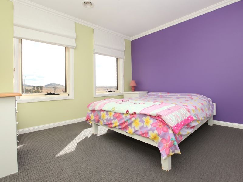 18 Douglas Waterhouse Drive, Dunlop ACT 2615