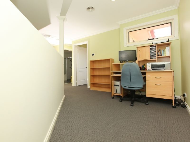 18 Douglas Waterhouse Drive, Dunlop ACT 2615