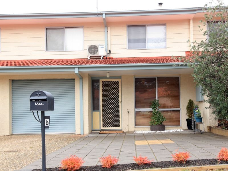 5 Dods Place, Greenway ACT 2900