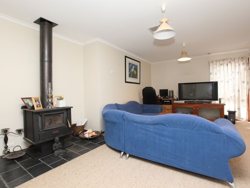 25 Max Henry Crescent, Macarthur ACT 2904