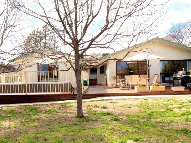 5 Stillwell Place, Mawson ACT 2607