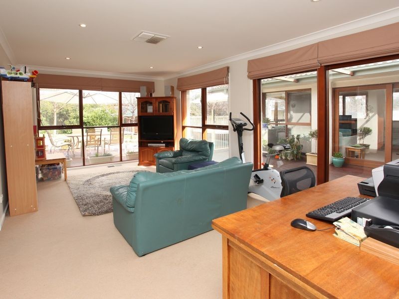 5 Stillwell Place, Mawson ACT 2607