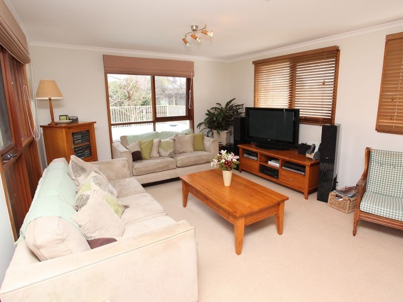 5 Stillwell Place, Mawson ACT 2607