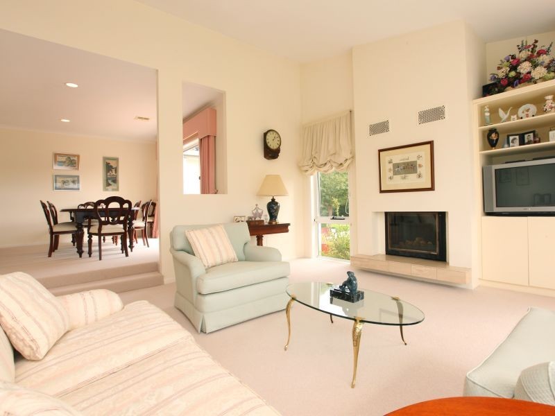 12 Decker Place, Fadden ACT 2904