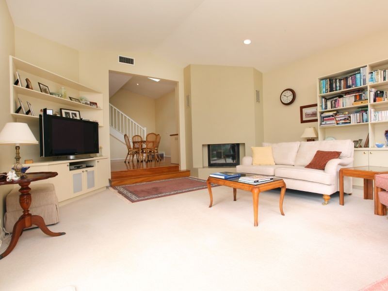 12 Decker Place, Fadden ACT 2904