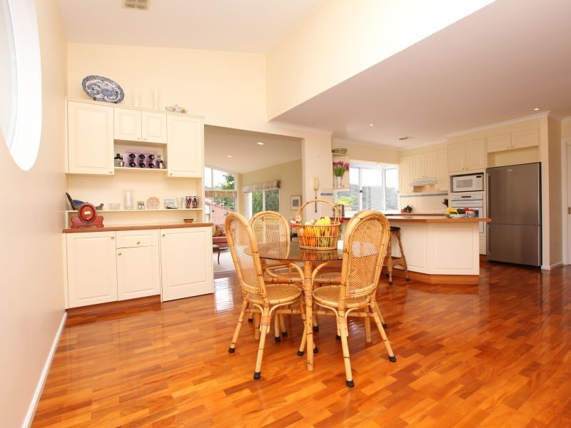 12 Decker Place, Fadden ACT 2904