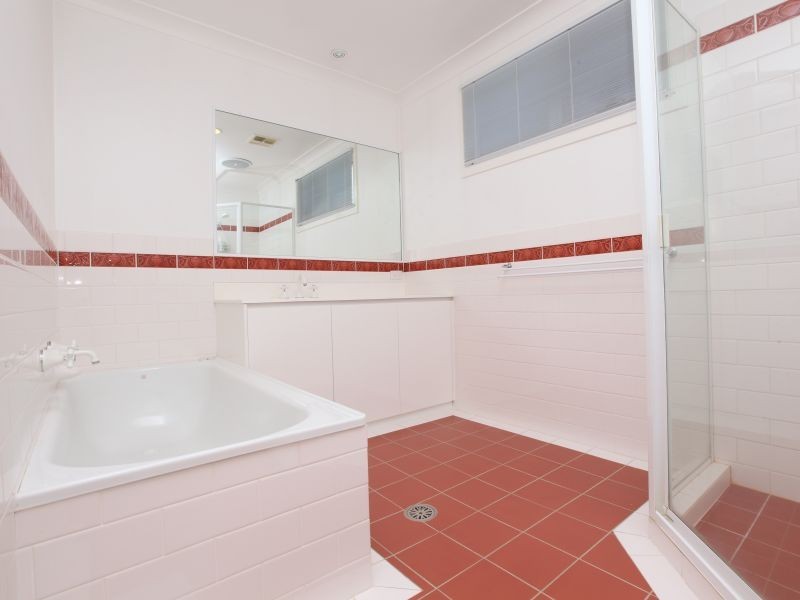 12 Decker Place, Fadden ACT 2904