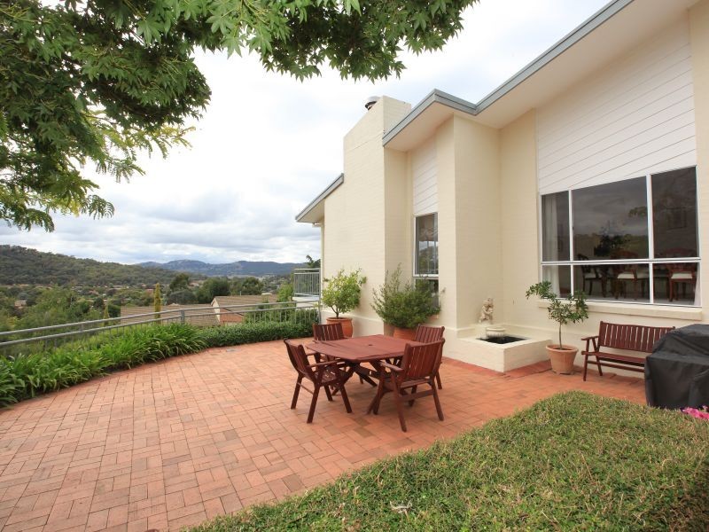 12 Decker Place, Fadden ACT 2904