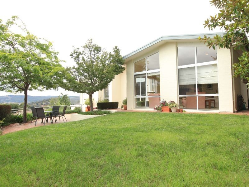 12 Decker Place, Fadden ACT 2904