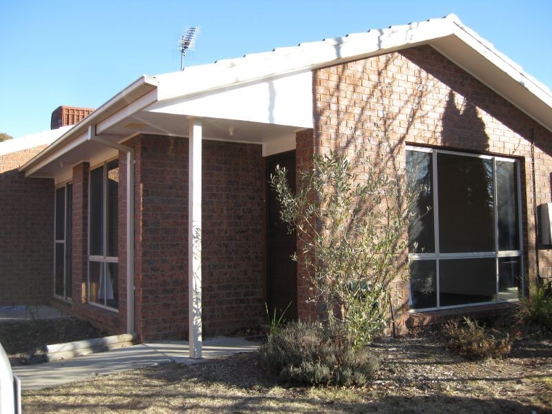 12 Bushby Close, Gordon ACT 2906