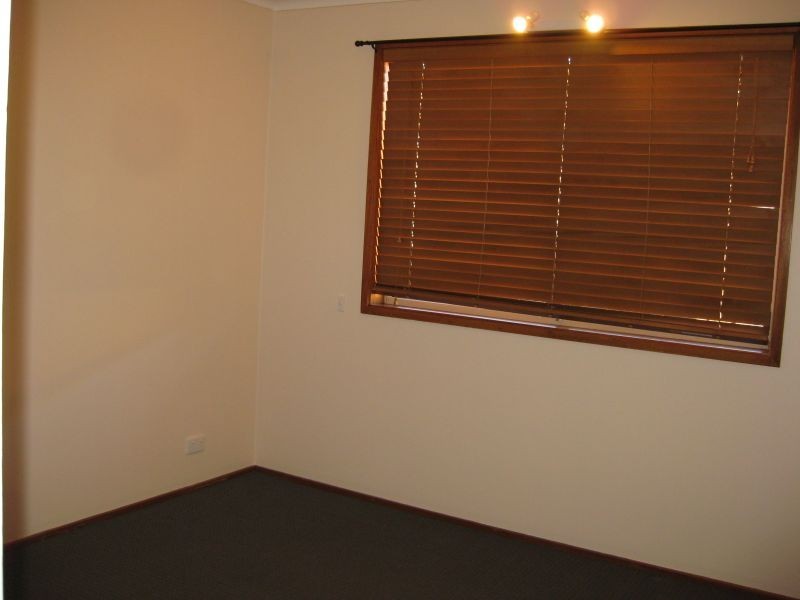 12 Bushby Close, Gordon ACT 2906