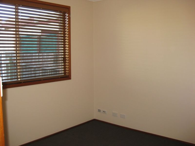 12 Bushby Close, Gordon ACT 2906
