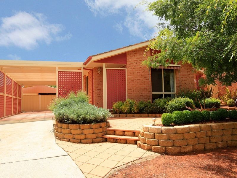 35 Wilson Crescent, Banks ACT 2906
