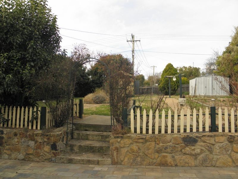 28 Merriman Crescent, Macarthur ACT 2904
