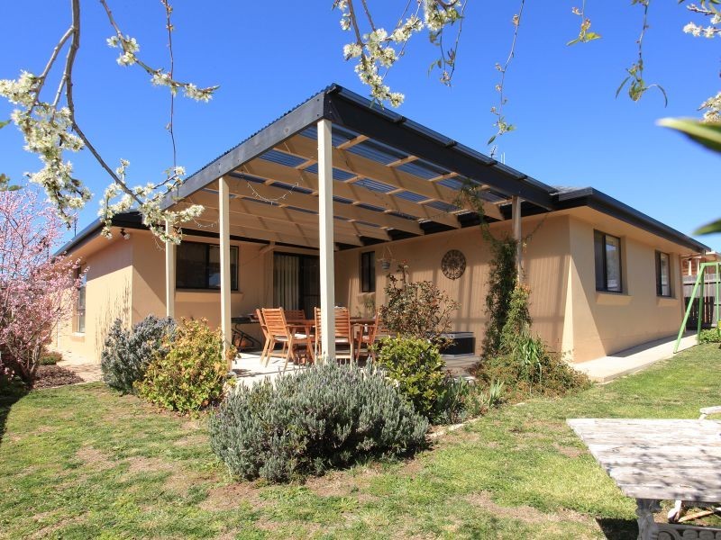 4 Pannamena Crescent, Jerrabomberra NSW 2619