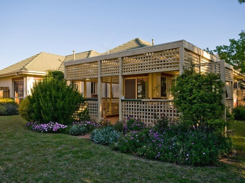 8 Melrose Place, Jerrabomberra NSW 2619
