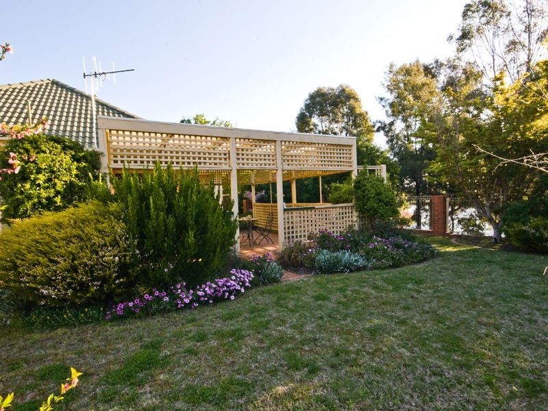 8 Melrose Place, Jerrabomberra NSW 2619