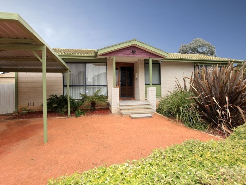 18 McMahon Court, Kambah ACT 2902