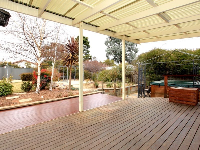 18 McMahon Court, Kambah ACT 2902