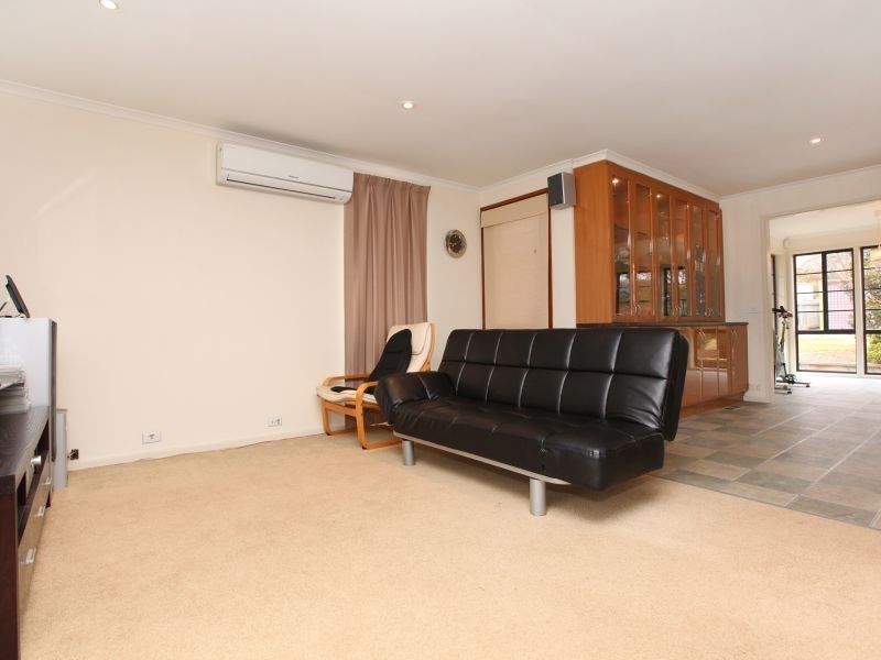 18 McMahon Court, Kambah ACT 2902