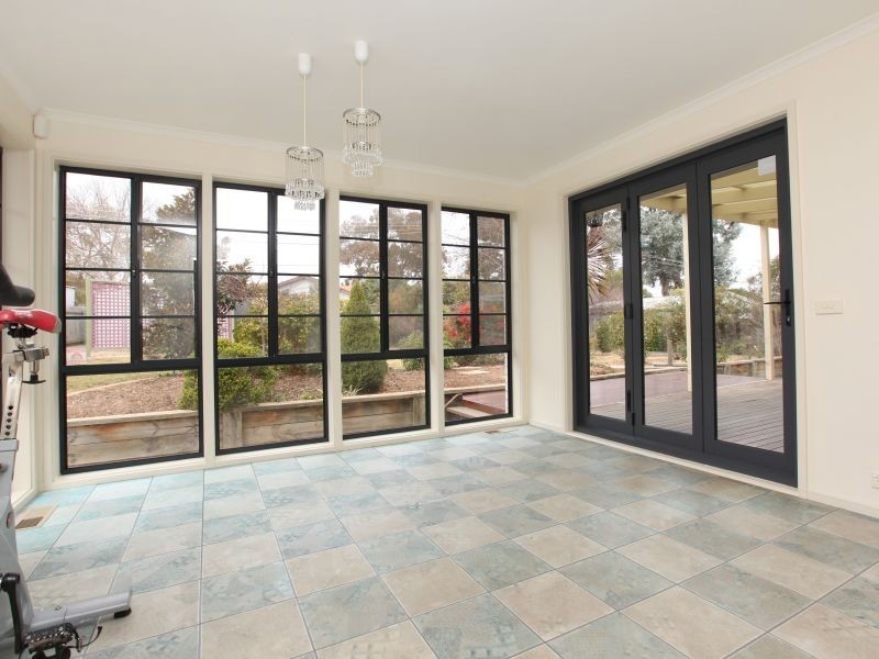 18 McMahon Court, Kambah ACT 2902