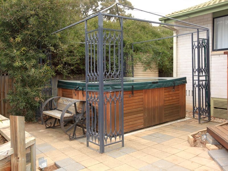 18 McMahon Court, Kambah ACT 2902