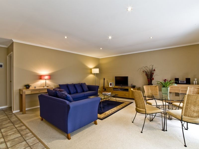 9/10 Tank Street, Phillip ACT 2606