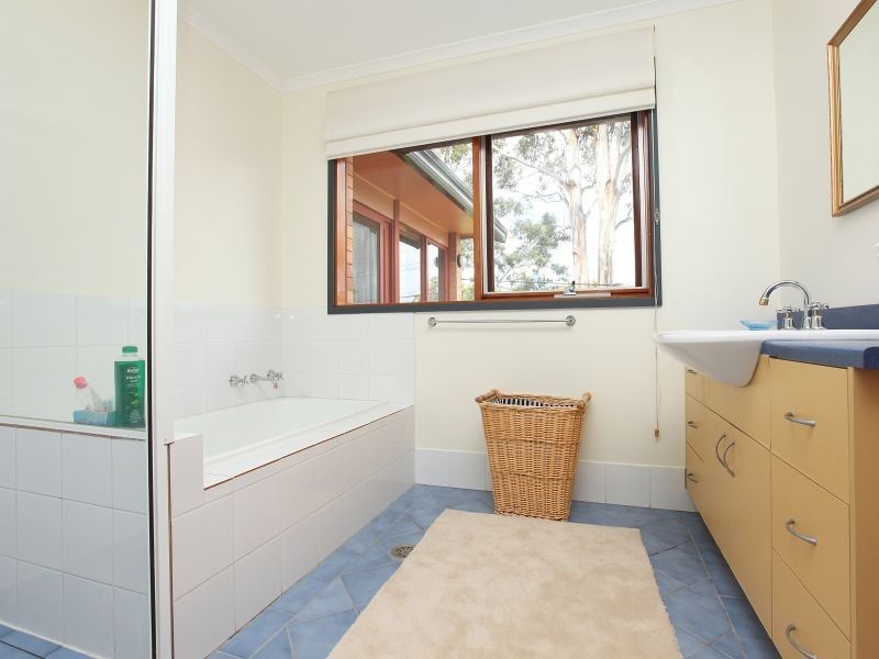 27 Ainsworth Street, Mawson ACT 2607