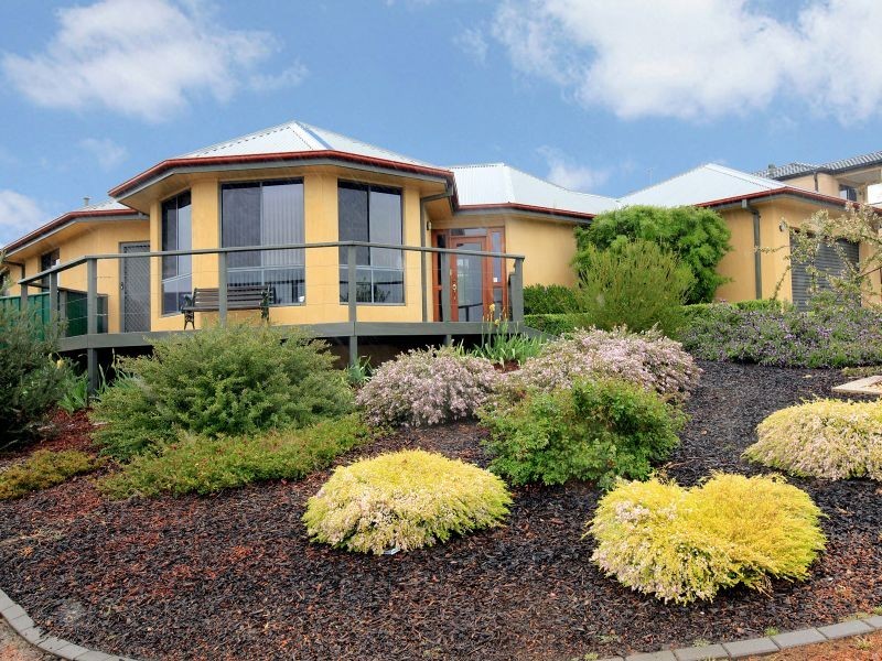 2 Glenora Court, Jerrabomberra NSW 2619