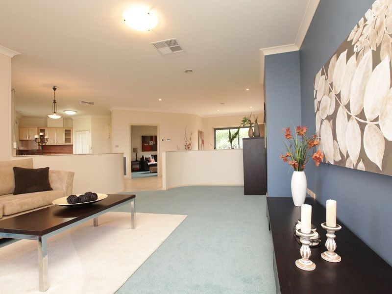 2 Glenora Court, Jerrabomberra NSW 2619