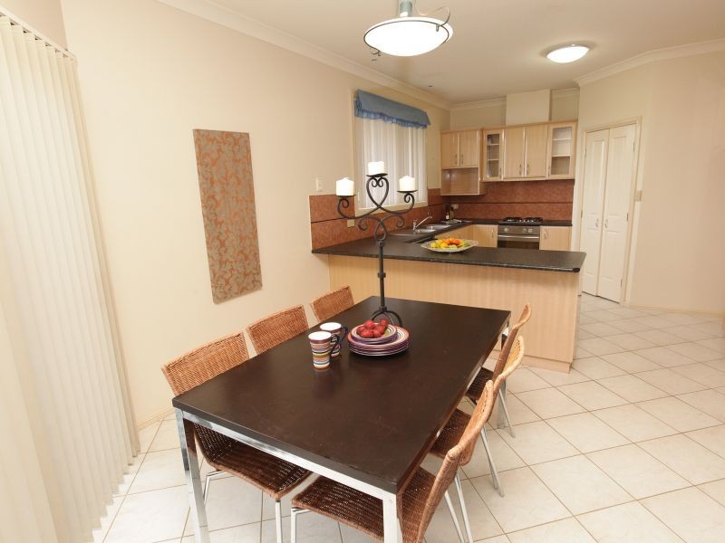 2 Glenora Court, Jerrabomberra NSW 2619