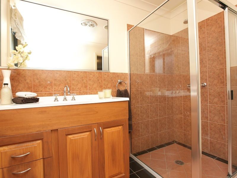 2 Glenora Court, Jerrabomberra NSW 2619