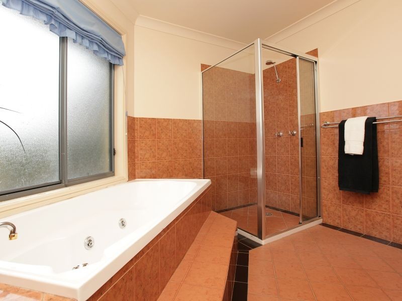 2 Glenora Court, Jerrabomberra NSW 2619