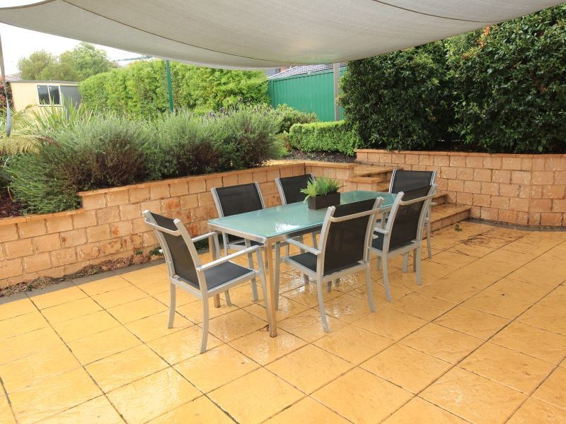 2 Glenora Court, Jerrabomberra NSW 2619