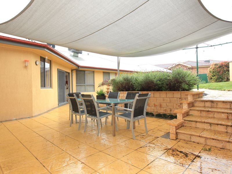 2 Glenora Court, Jerrabomberra NSW 2619