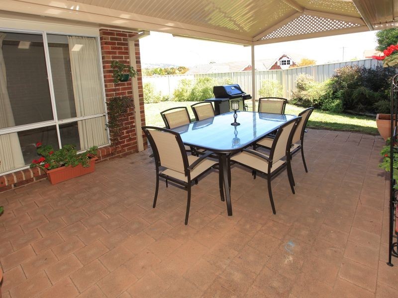 1 Boehm Close, Isaacs ACT 2607