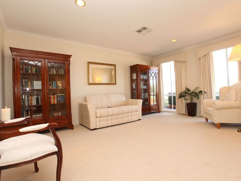 1 Boehm Close, Isaacs ACT 2607