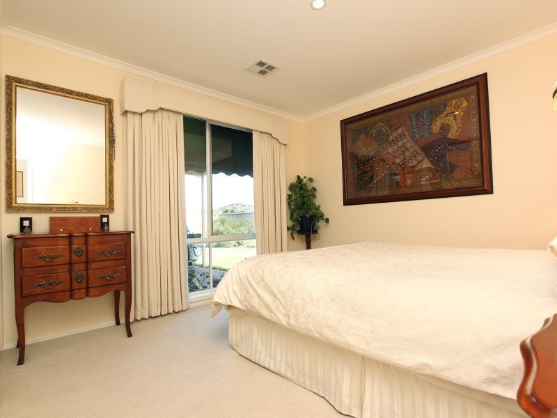 1 Boehm Close, Isaacs ACT 2607