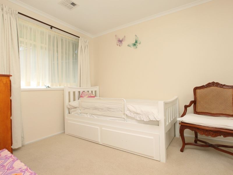 1 Boehm Close, Isaacs ACT 2607
