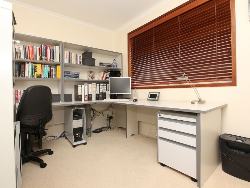 1 Boehm Close, Isaacs ACT 2607